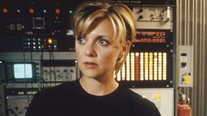 10 Must-Know Facts About Amanda Tapping