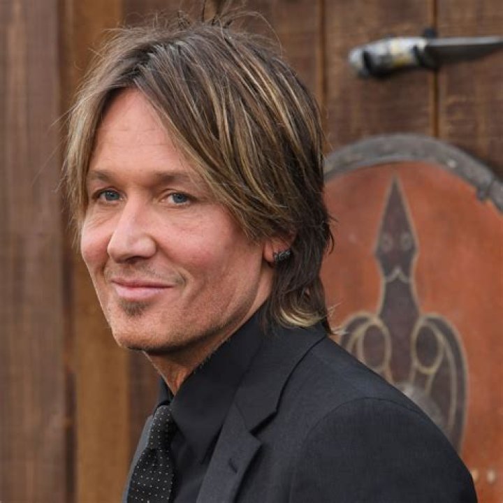 Unveiling The Truth: Does Keith Urban Enhance His Look With Eyeliner?