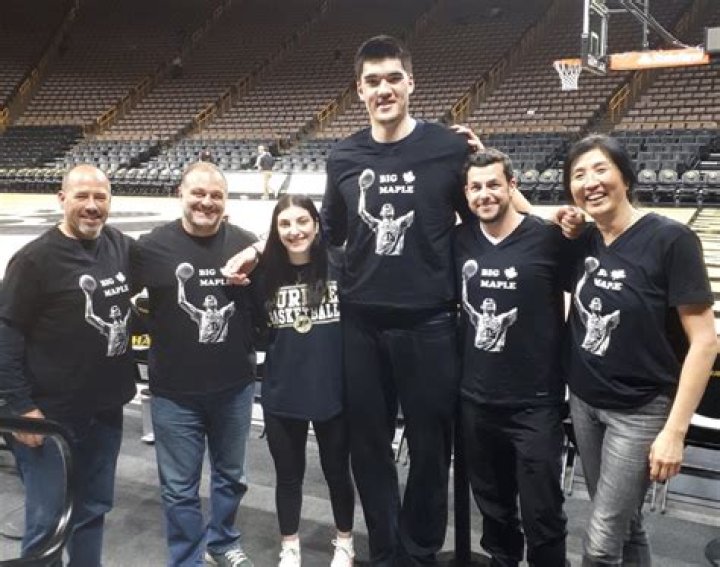 Unraveling The Family Ties: Does Zach Edey Have Siblings?