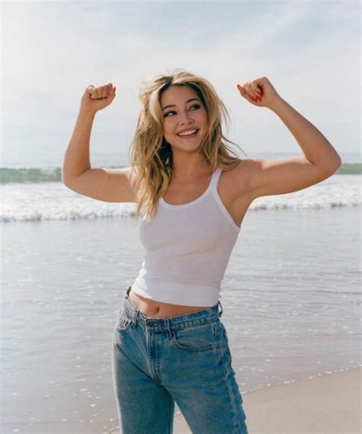 Unveiling The Weight Of Madelyn Cline: What You Need To Know