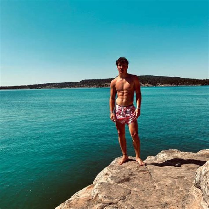 Discovering The Height Of Benson Boone: How Tall Is He In Feet?