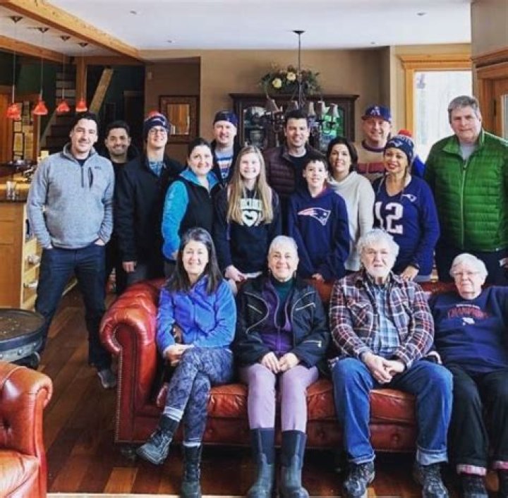 Jonathan Knight's Siblings: Ages And Family Ties