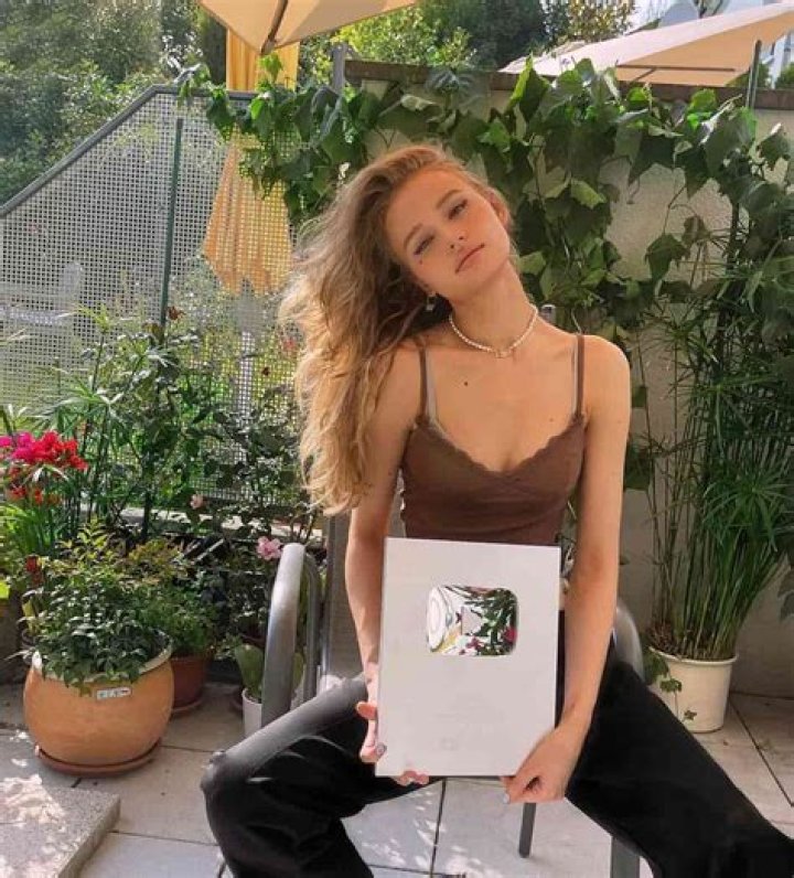 Unveiling Julia Gisella's Height: A Closer Look