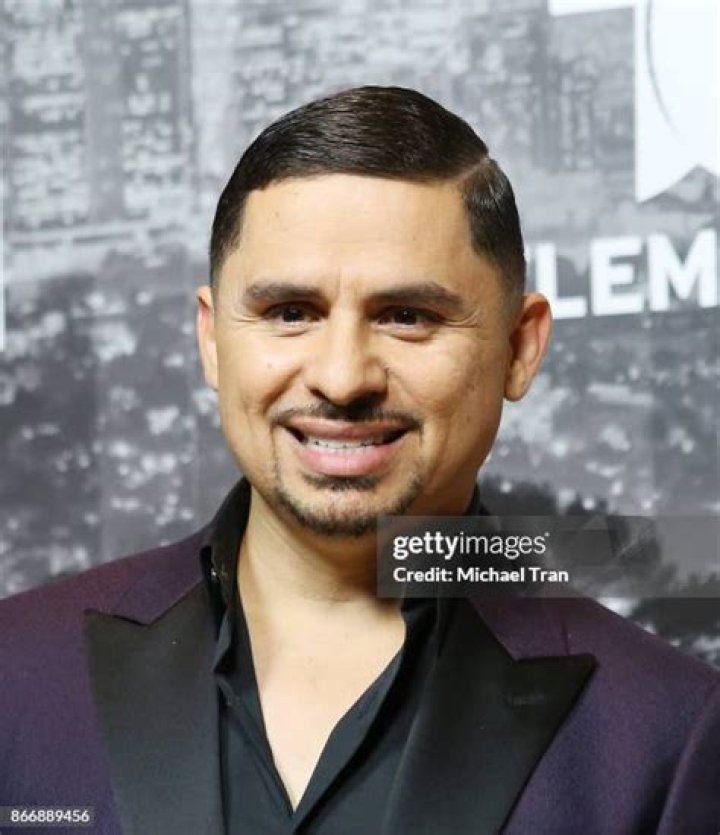 Larry Hernandez: The Acclaimed Mexican Singer's Life And Career