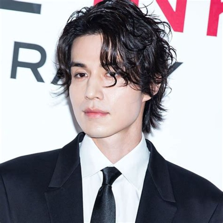 Lee Dong-Wook's Age: Uncovering The Truth About His Youthful Appearance