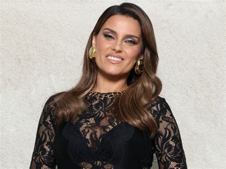 Unveiling Nelly Furtado's Hips: The Iconic Dance Moves And Their Impact