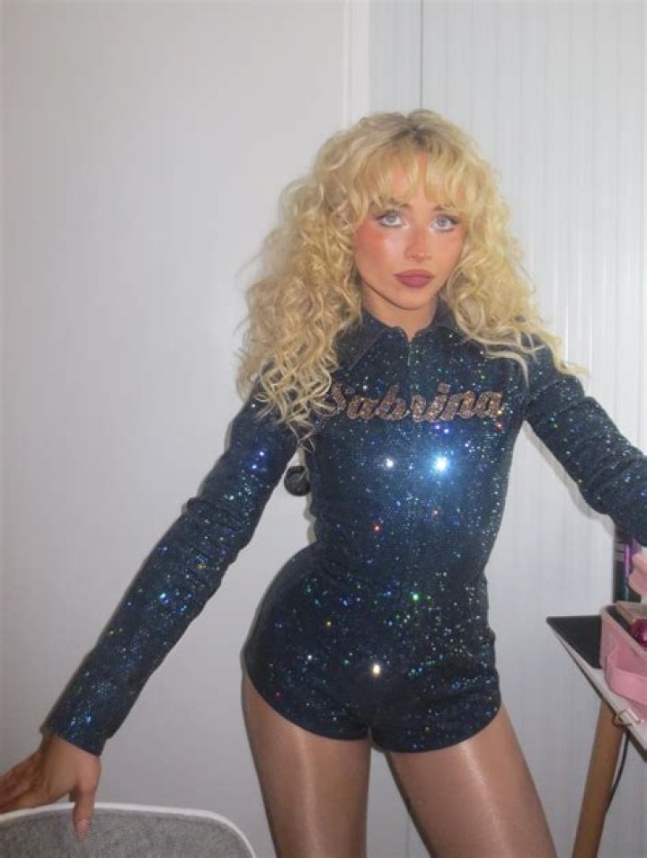 Uncovering The Height Of Sabrina Carpenter: Measurements And Comparisons