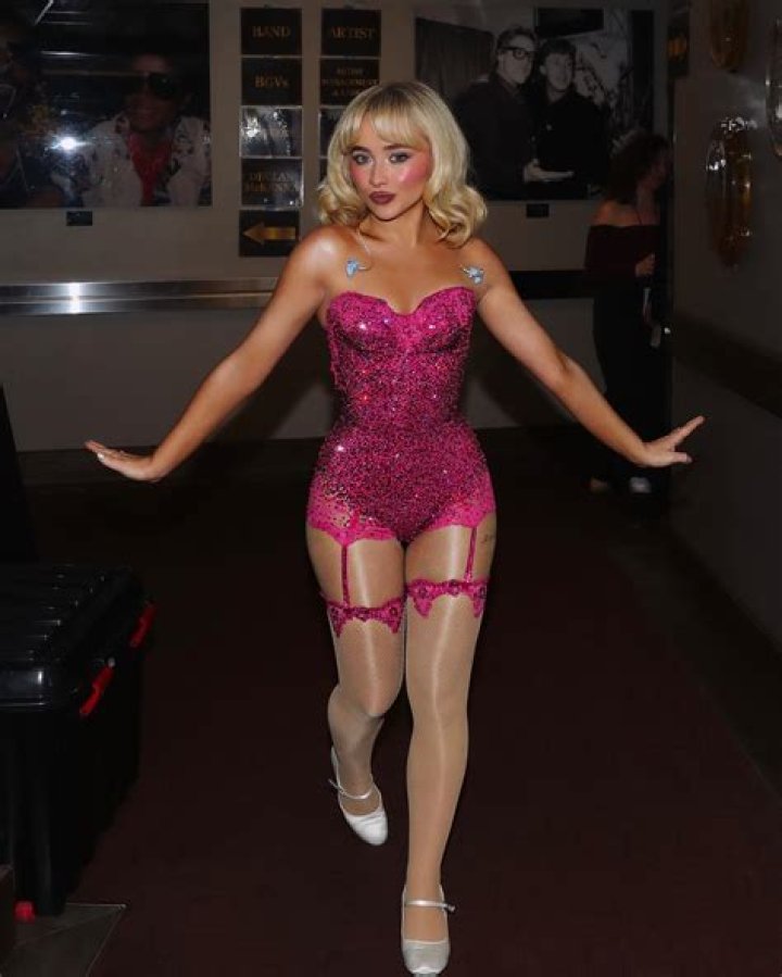 Unveiling The Secrets: What Is Sabrina Carpenter's Weight?