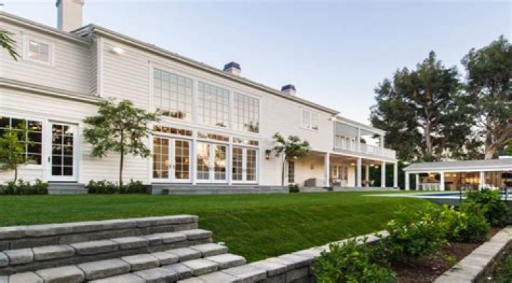 Unveiling The Abode Of Michael Strahan: Where Does He Call Home?